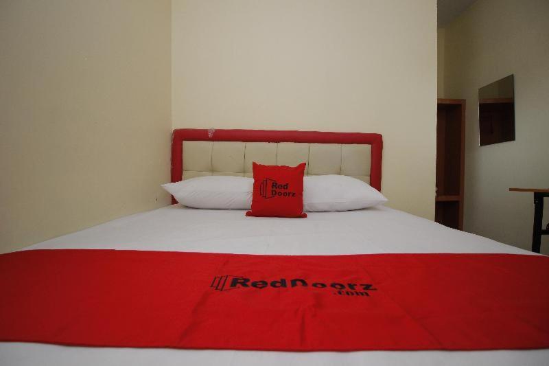 เรดดอร์ซ พลัส แอท จาลัน เปมูดา จาการ์ต้า Hotel จาการ์ตา ห้อง รูปภาพ