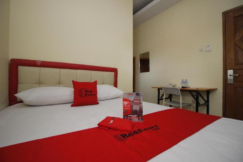 เรดดอร์ซ พลัส แอท จาลัน เปมูดา จาการ์ต้า Hotel จาการ์ตา ห้อง รูปภาพ
